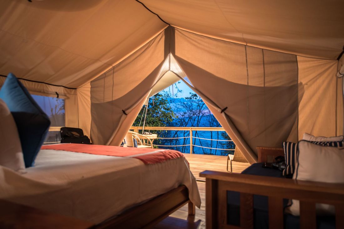 Lodge de tentes très confortables sur une île déserte...